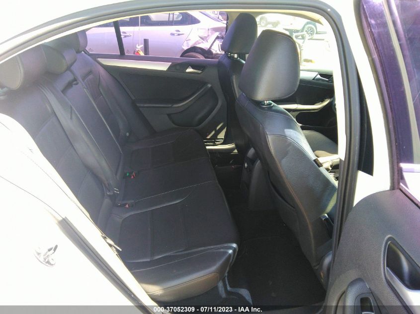 2014 VOLKSWAGEN JETTA SEDAN SE - 3VWD17AJ8EM407421