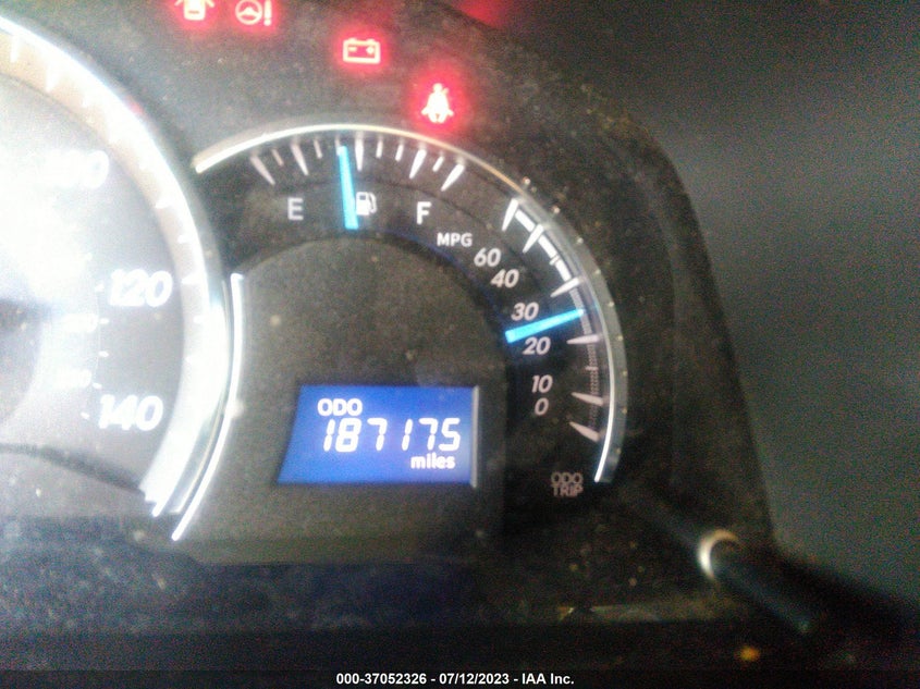 Auction sale of the 2012 TOYOTA CAMRY , vin: 4T1BF1FK1CU505284, lot number: 37052326