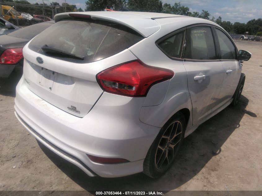 2015 FORD FOCUS SE - 1FADP3K2XFL290435