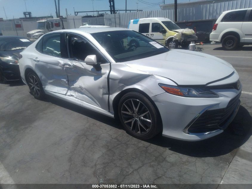 2022 TOYOTA CAMRY XLE - 4T1F11AK7NU026605