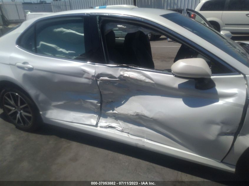 2022 TOYOTA CAMRY XLE - 4T1F11AK7NU026605