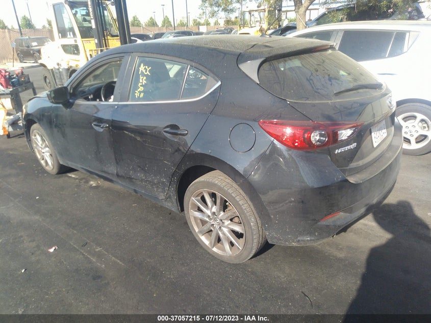VIN 3MZBN1L3XJM166737 2018 MAZDA MAZDA3 5-DOOR TOURING