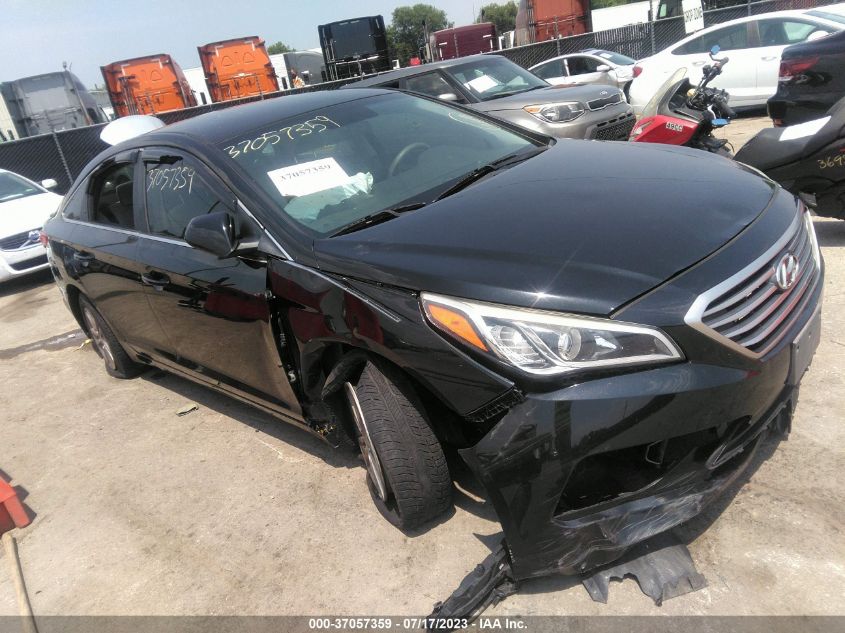 2015 HYUNDAI SONATA 2.4L SE - 5NPE24AF0FH068529