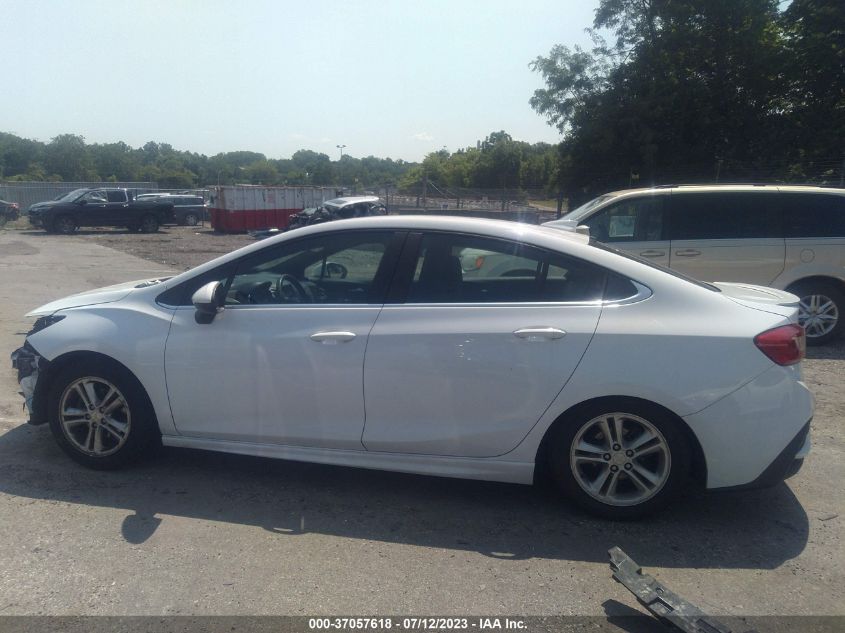 2018 CHEVROLET CRUZE LT - 1G1BE5SM0J7218383