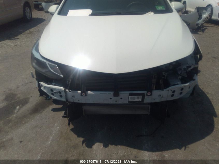 2018 CHEVROLET CRUZE LT - 1G1BE5SM0J7218383