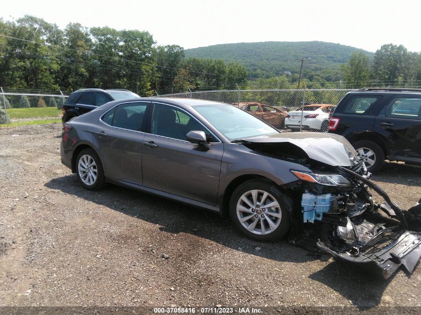 2021 TOYOTA CAMRY LE - 4T1C11AK1MU613092