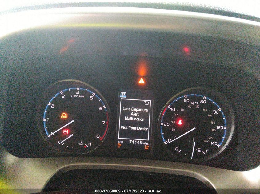 2017 TOYOTA RAV4 XLE - JTMRFREV0HD204381