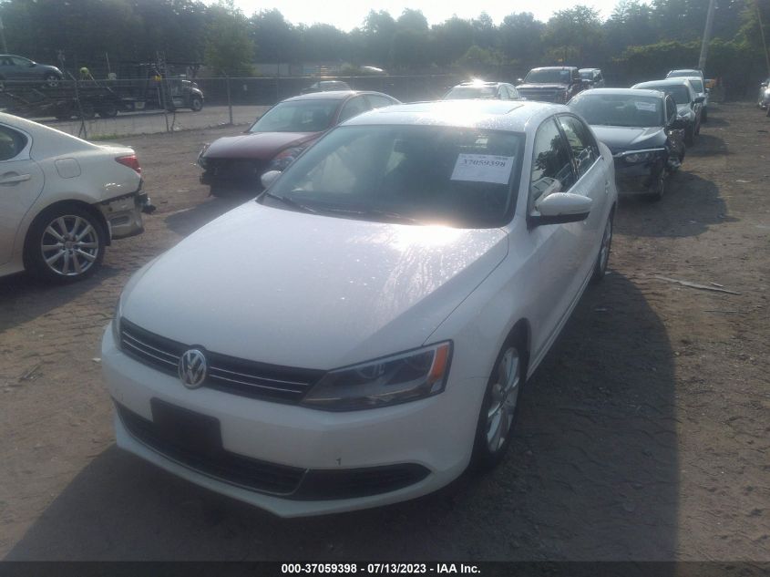 2014 VOLKSWAGEN JETTA SEDAN SE - 3VWD17AJ1EM384273