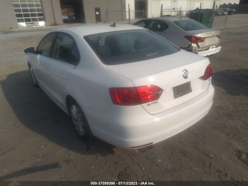 2014 VOLKSWAGEN JETTA SEDAN SE - 3VWD17AJ1EM384273
