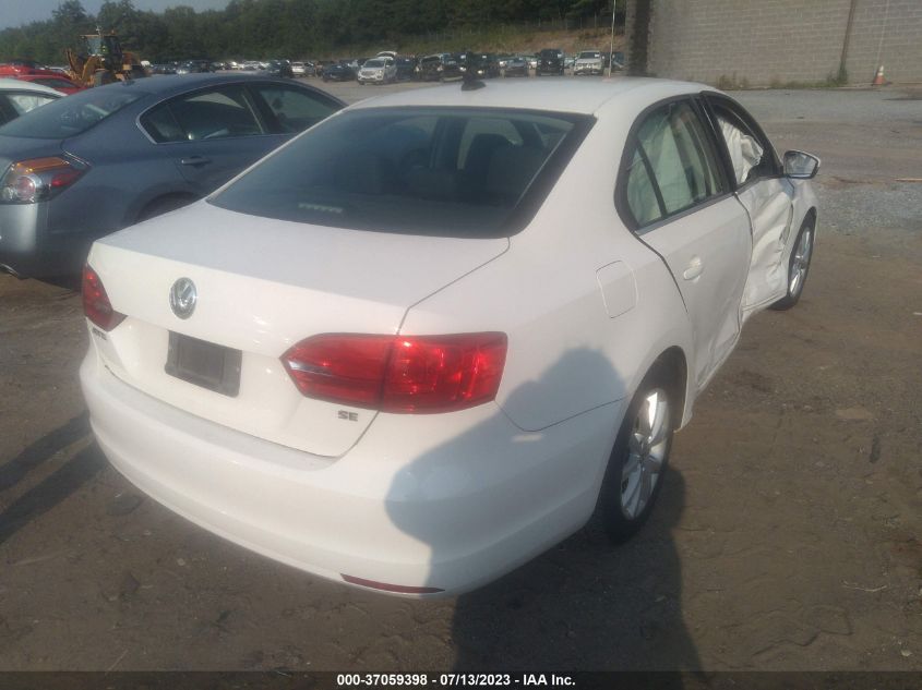 2014 VOLKSWAGEN JETTA SEDAN SE - 3VWD17AJ1EM384273