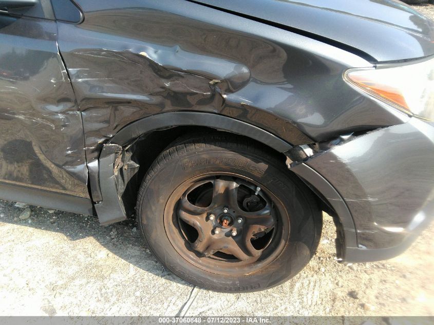 2015 TOYOTA RAV4 LE - JTMBFREVXFJ034370