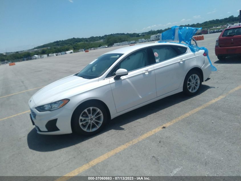 3FA6P0HD0KR172812 Ford Fusion SE 2