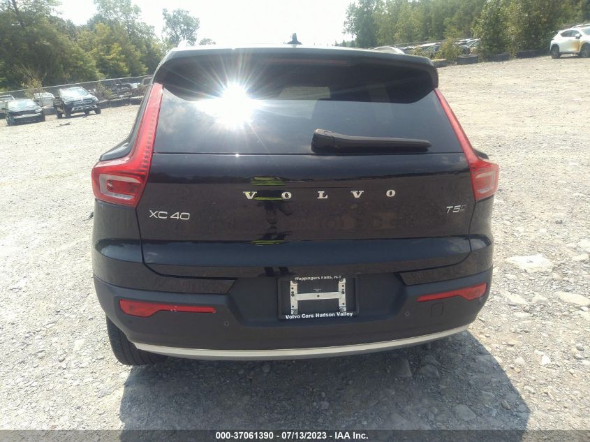 2022 VOLVO XC40 MOMENTUM YV4162UK4N2654163