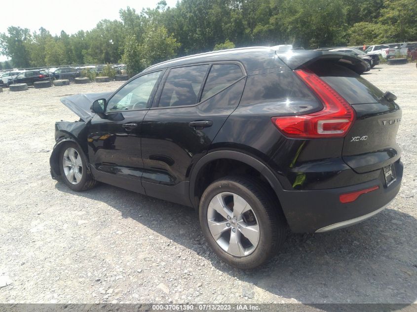 2022 VOLVO XC40 MOMENTUM YV4162UK4N2654163