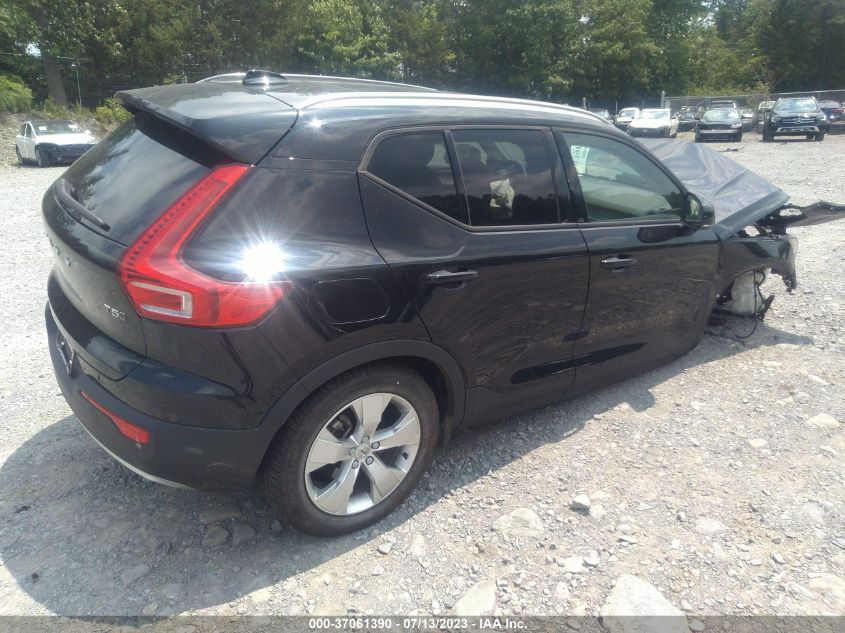 2022 VOLVO XC40 MOMENTUM YV4162UK4N2654163