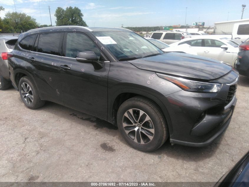 2022 TOYOTA HIGHLANDER XLE - 5TDGZRAH5NS553535