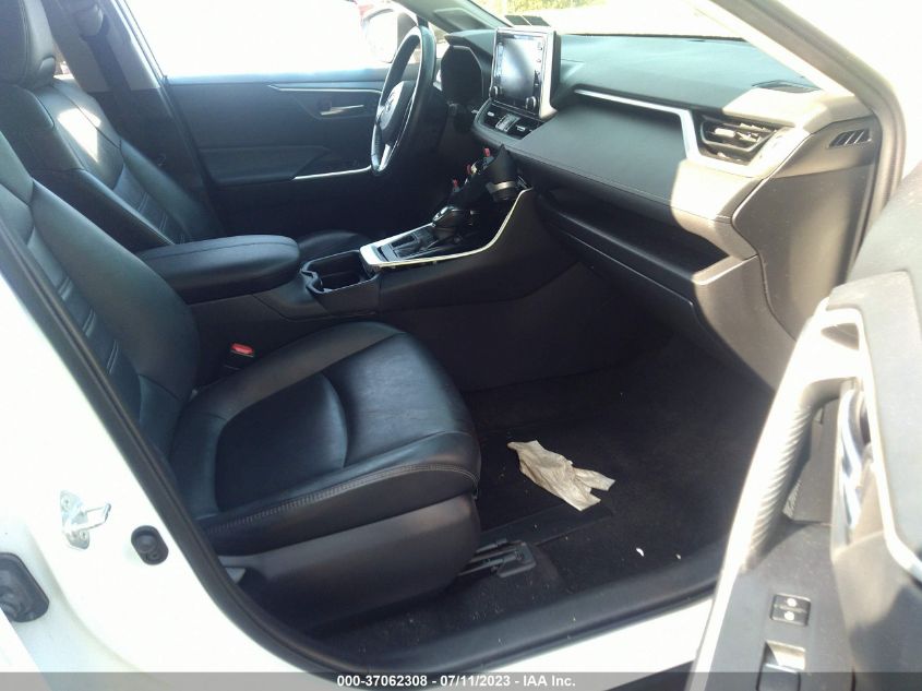 2019 TOYOTA RAV4 XLE PREMIUM - JTMA1RFV4KD036049