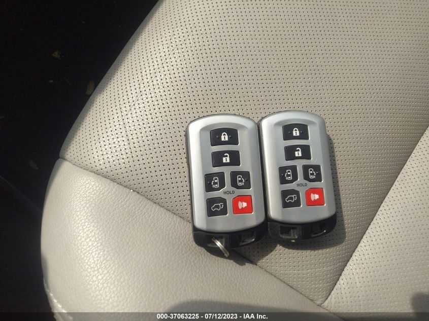 2019 TOYOTA SIENNA XLE - 5TDDZ3DC0KS225032