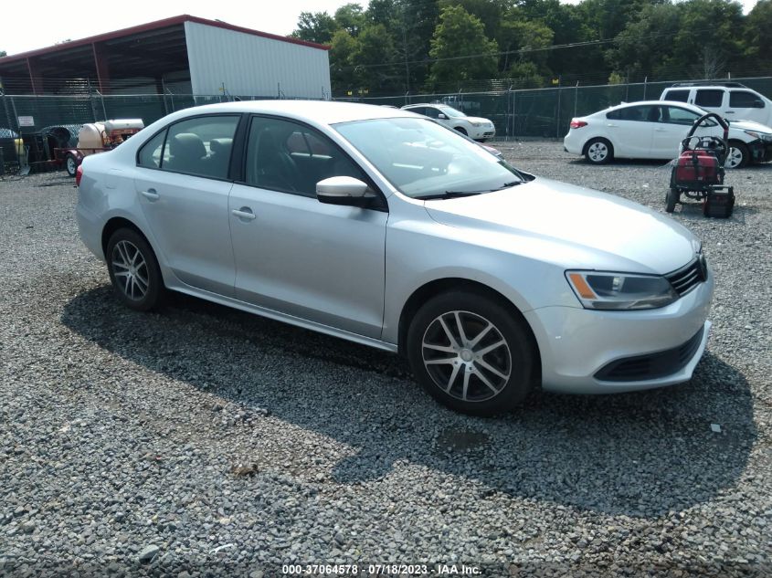 2014 VOLKSWAGEN JETTA SEDAN SE - 3VWD17AJ7EM243417