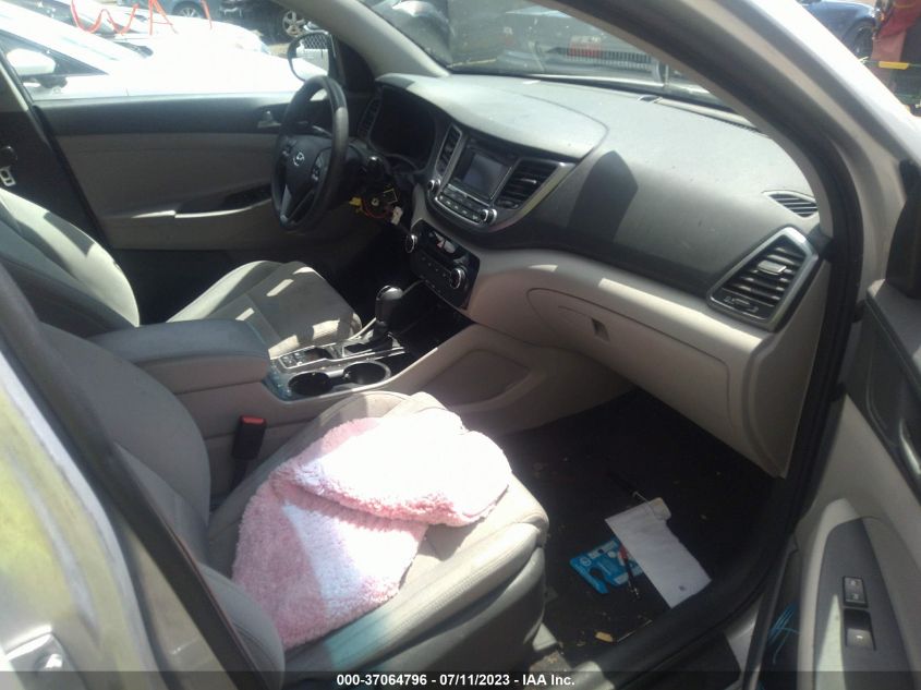 2017 HYUNDAI TUCSON SE - KM8J33A49HU443794