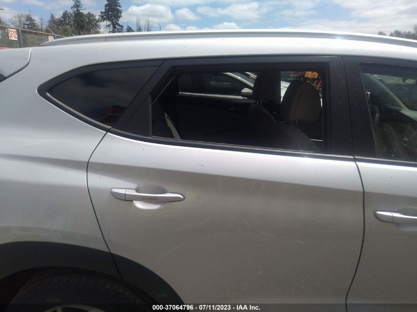 2017 HYUNDAI TUCSON SE - KM8J33A49HU443794
