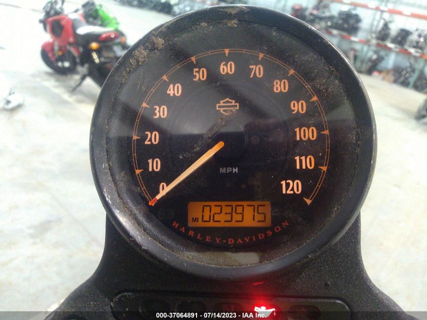 2015 HARLEY-DAVIDSON XL883 IRON 883 - 1HD4LE235FC428682