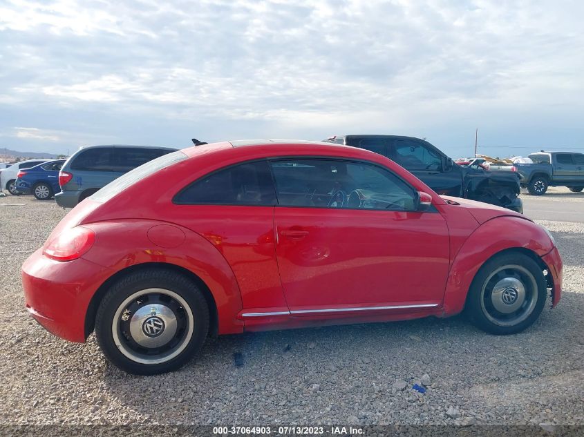 2013 VOLKSWAGEN BEETLE COUPE 2.5L W/SUN - 3VWJP7AT8DM620502