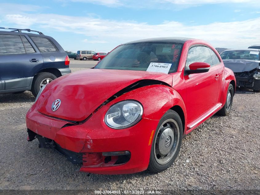 2013 VOLKSWAGEN BEETLE COUPE 2.5L W/SUN - 3VWJP7AT8DM620502