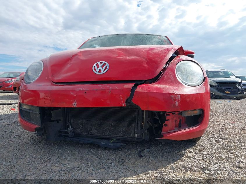 2013 VOLKSWAGEN BEETLE COUPE 2.5L W/SUN - 3VWJP7AT8DM620502