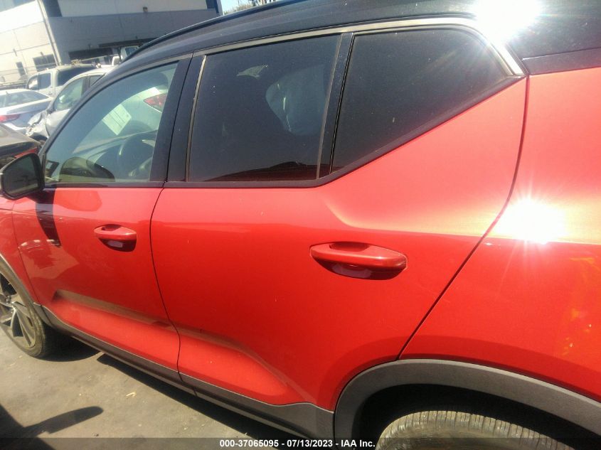 2021 VOLVO XC40 R-DESIGN YV4162UM6M2548152