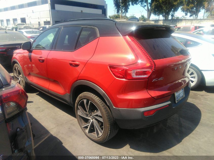 2021 VOLVO XC40 R-DESIGN YV4162UM6M2548152