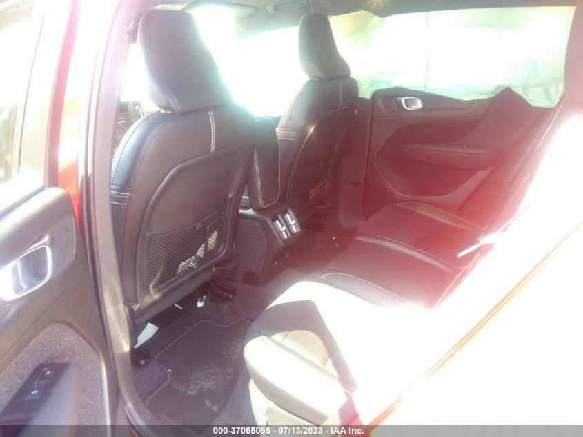 2021 VOLVO XC40 R-DESIGN YV4162UM6M2548152