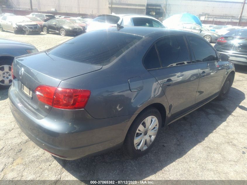 2014 VOLKSWAGEN JETTA SEDAN SE - 3VWD17AJ6EM399626