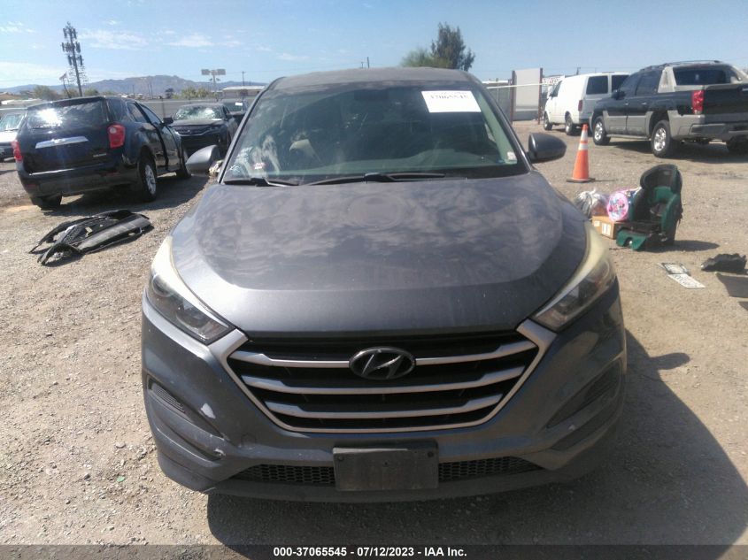 2017 HYUNDAI TUCSON SE - KM8J23A47HU396252