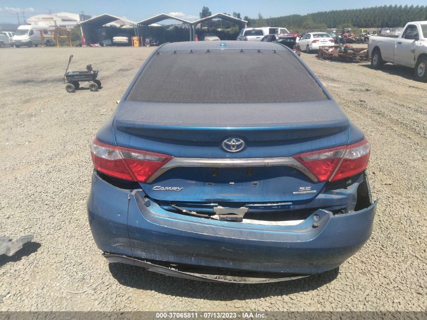2016 TOYOTA CAMRY SE W/SPECIAL EDITION PKG - 4T1BF1FK2GU560753