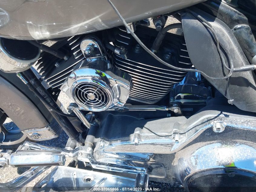 2009 HARLEY-DAVIDSON FLHRC 1HD1FR4159Y611486