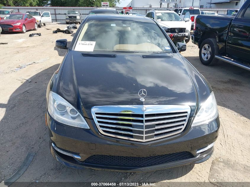 2013 MERCEDES-BENZ S-CLASS S 550 - WDDNG7DBXDA493844