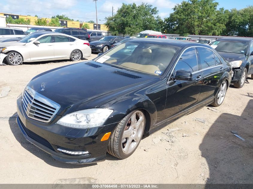 2013 MERCEDES-BENZ S-CLASS S 550 - WDDNG7DBXDA493844