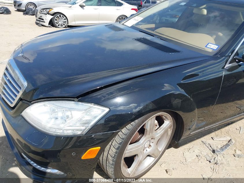 2013 MERCEDES-BENZ S-CLASS S 550 - WDDNG7DBXDA493844