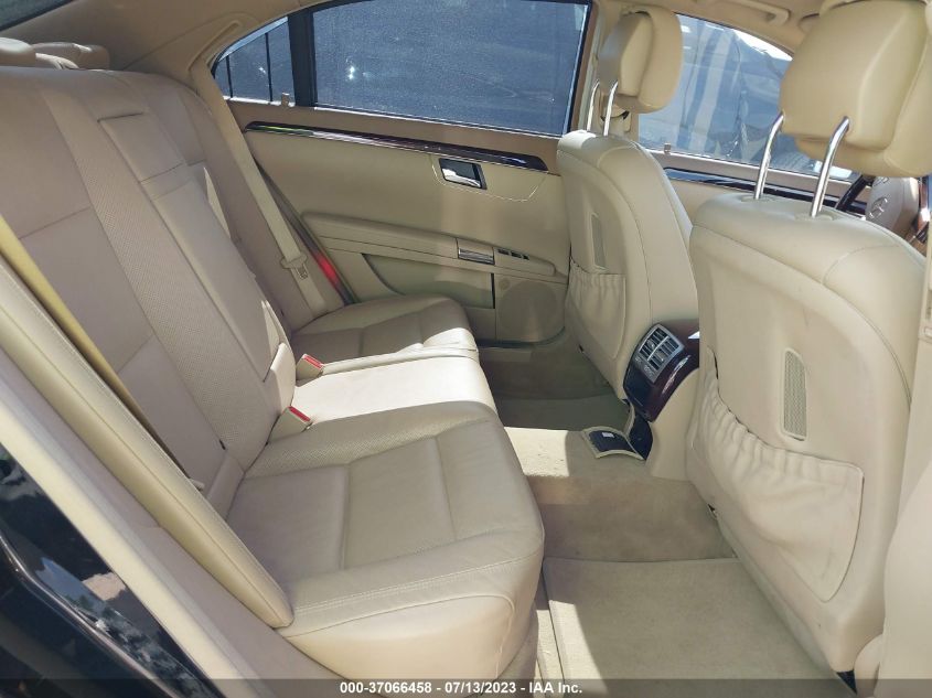 2013 MERCEDES-BENZ S-CLASS S 550 - WDDNG7DBXDA493844