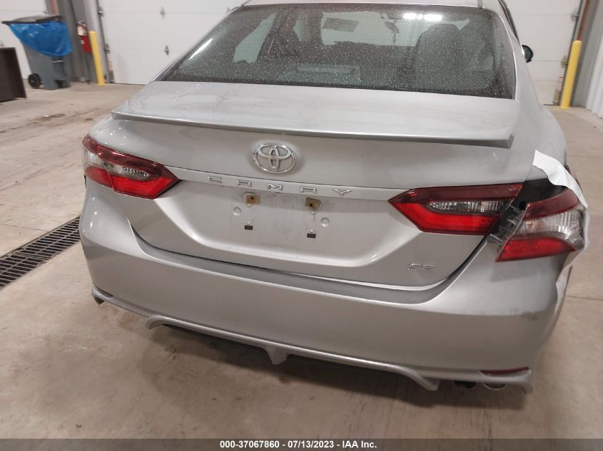 4T1G11AK5MU445426 Toyota Camry SE 15