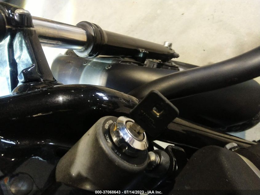 2015 HARLEY-DAVIDSON XL883 IRON 883 - 1HD4LE212FC437127
