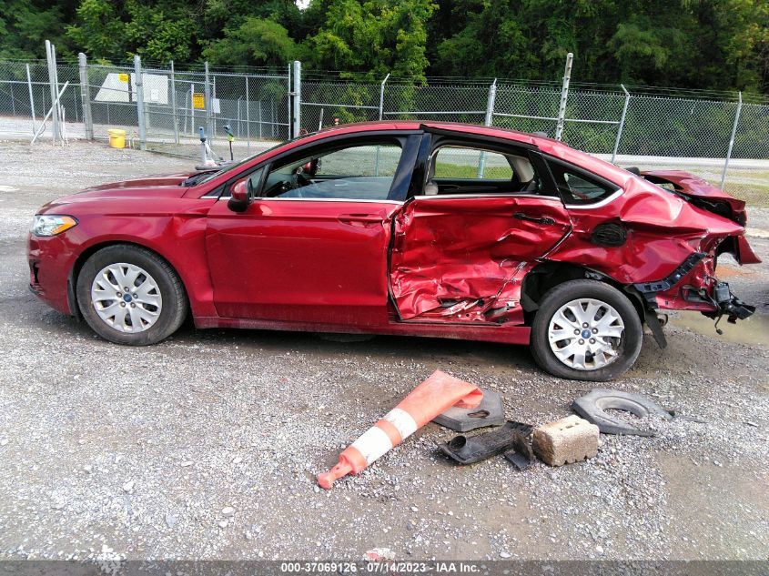 2019 FORD FUSION S - 3FA6P0G79KR102513