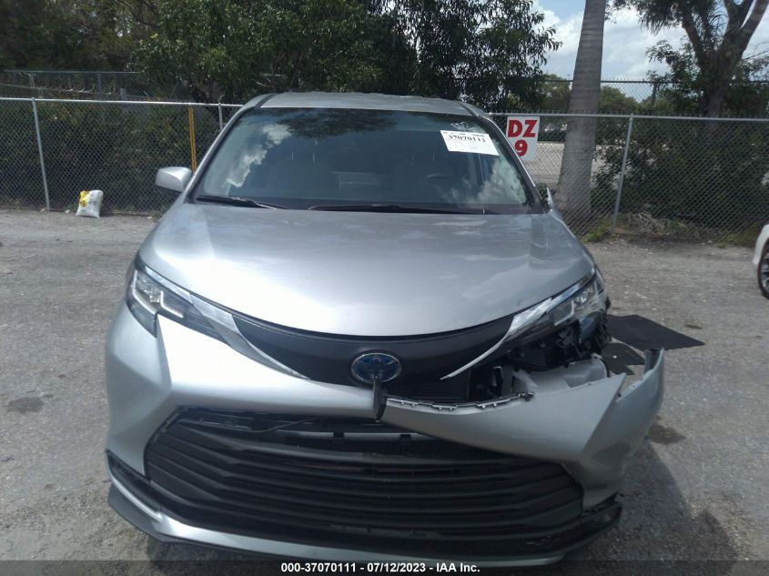 2022 TOYOTA SIENNA LE - 5TDKRKEC3NS080847