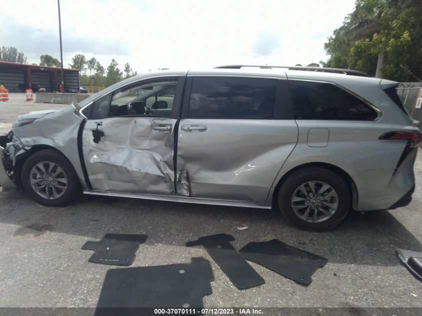 2022 TOYOTA SIENNA LE - 5TDKRKEC3NS080847