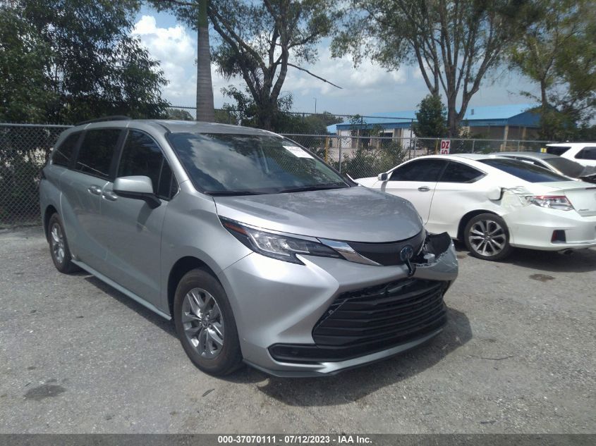 2022 TOYOTA SIENNA LE - 5TDKRKEC3NS080847