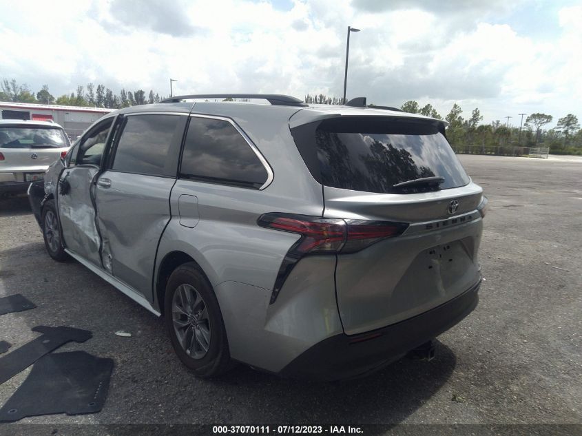 2022 TOYOTA SIENNA LE - 5TDKRKEC3NS080847