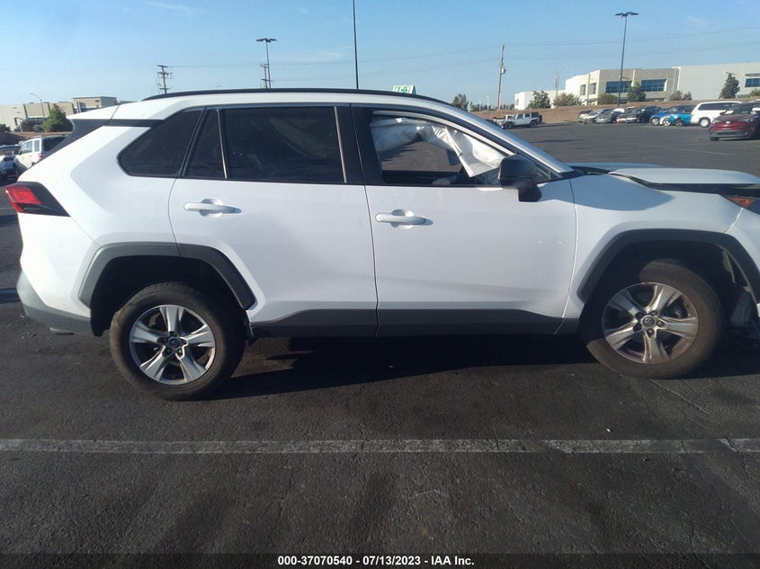 VIN 2T3F1RFV1KW017385 2019 TOYOTA RAV4 LE