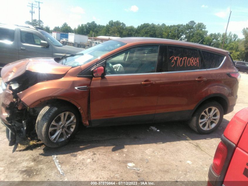 2017 FORD ESCAPE SE - 1FMCU0GD9HUA58473