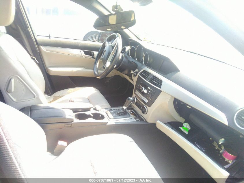 2014 MERCEDES-BENZ C-CLASS C 300 - WDDGF8AB2ER308601